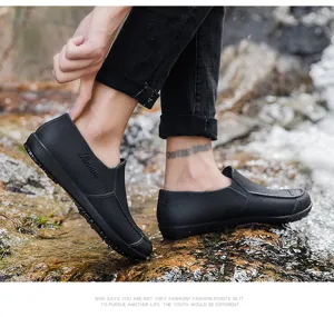 Short rain boots for adults, waterproof and anti-slip slip-on rubber shoes for outdoor work.