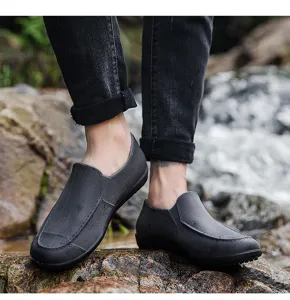 Short rain boots for adults, waterproof and non-slip design, ideal for outdoor work.