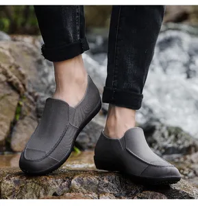 Detailed view of dark grey waterproof short rain shoes, ideal for outdoor labor and daily wear.