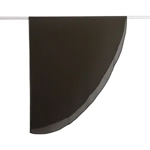 Vista dettagliata della sciarpa in chiffon trasparente marrone scuro con elegante bordo semicircolare.