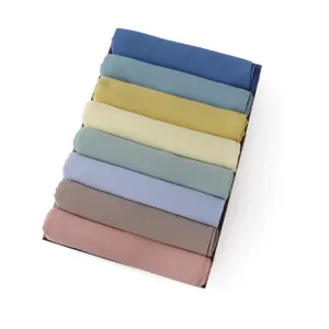 Ensemble foulard long en mousseline unie couleur macaron, élégant châle voyage quotidien.