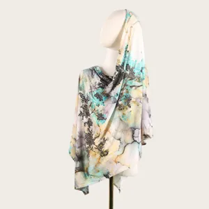 Écharpe longue imprimée tie-dye aquarelle pour femme, châle élégant et hijab doux.