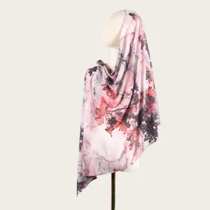 Foulard hijab long en coton mercerisé imprimé aquarelle élégant pour femme plage voyage.