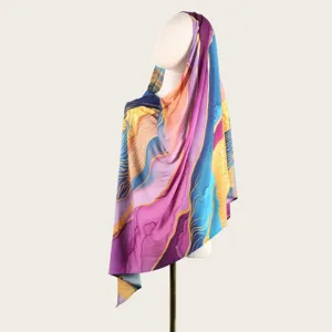 Élégant foulard long en coton mercerisé imprimé tie-dye aquarelle pour la plage.