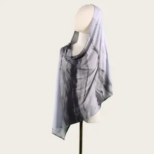 Foulard long en coton mercerise effet tie and dye aquarelle hijab pour femme plage.