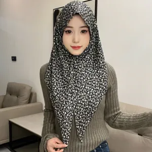 Foulard triangulaire à imprimé floral et châle hijab élégant pour femmes tous les jours.