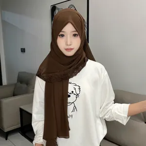 Hijab in chiffon tinta unita con ricamo di camelia, elegante sciarpa lunga marrone donna.