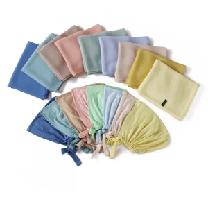Ensemble deux pièces hijab en mousseline unie et bonnet à nouer modal, long foulard chic.
