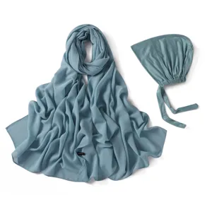Ensemble deux pièces hijab en mousseline et bonnet à nouer, bleu élégant, léger et doux.