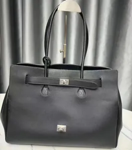 Black leather large capacity tote bag for women stylish black commuter shoulder bag.