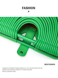 Sac à main en cuir demi-cercle vert tissé à la main design tube creux pochette de soirée chic