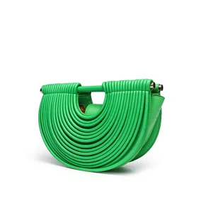 Sac à main demi-lune vert chic avec design tubulaire en U pour femme et soirée élégante.