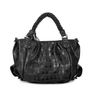 Détail de texture en cuir PU noir gothique punk avec crânes gaufrés sac à main chic.