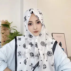 Bonito pañuelo hijab de gasa con estampado de lazos y rosas para mujer, elegante.
