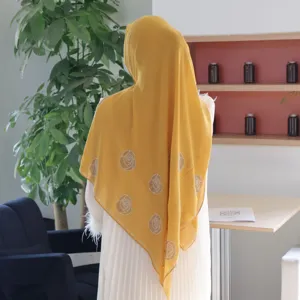 Elegantes Strass-Rosen-Chiffon-Hijab-Tuch, hochwertiges gelbes Kopftuch mit feinem Glanz.