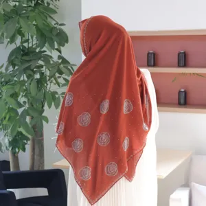 Elegantes Chiffon Kopftuch mit Strass Rosen Design einfarbig Hijab Schal für Damen
