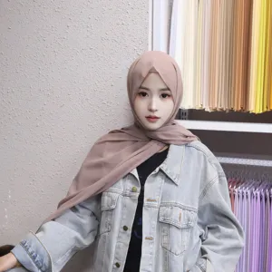 Detail view of solid color chiffon hijab scarf set, matching inner cap, and magnetic buckle.