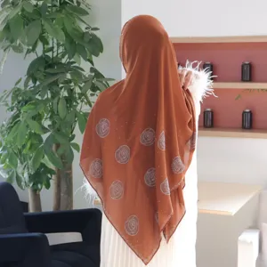 Strass Rosen Chiffon langes Kopftuch Schal für Damen, elegante einfarbige Hijab Detailansicht.