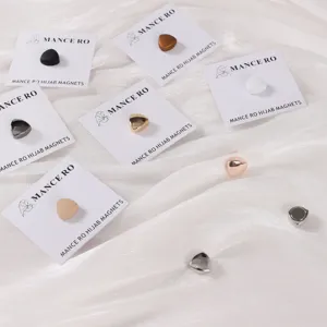 Minimalistische Driehoekige Magnetische Sjaalclip Anti-Inkijken Sluiting Mat En Glanzend Kleding Vormende Speld Sieraden