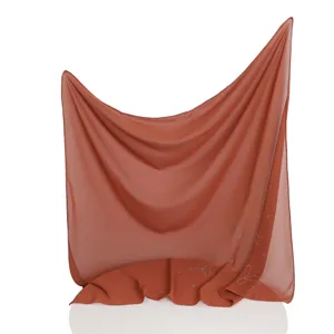 Foulard carré chic en mousseline avec des détails de nœuds en strass brillants pour le quotidien.