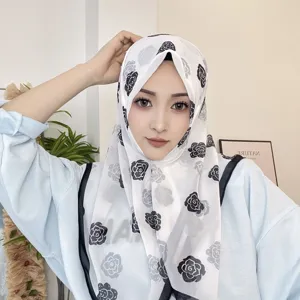 Elegante pañuelo cuadrado de gasa con estampado floral accesorio de moda para mujer.