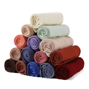 Solid color modal sun protection ice sleeves detail, soft and breathable arm covers for outdoor driving.