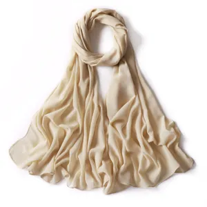 Elegante sciarpa hijab in chiffon con oro shimmering per donna, leggera e alla moda.