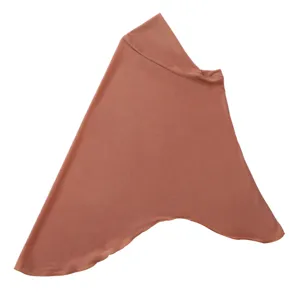Vista dettagliata dell'hijab elastico monocolore, tessuto morbido, comodo per uso quotidiano.