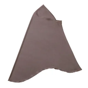 Dettaglio dell'hijab elastico in tinta unita, tessuto morbido e comodo per copricapo donna.