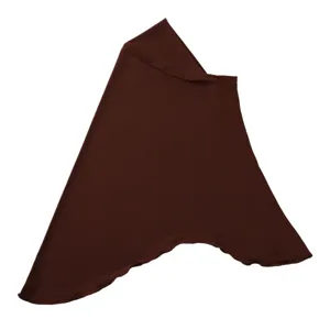 Dettaglio di un hijab elastico tinta unita, che mostra il tessuto morbido e le cuciture.