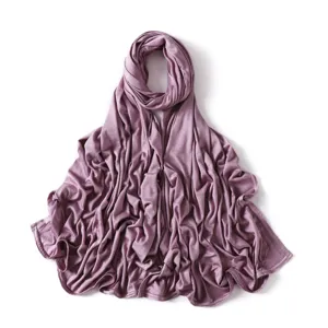Μονόχρωμο μαντήλι hijab από modal jersey, μαλακός μακρύς σάλι για άνετη καθημερινή χρήση.