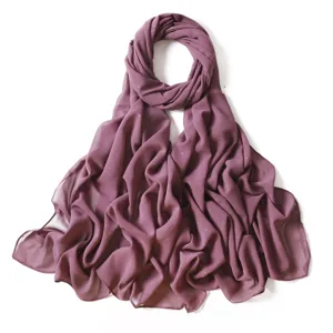 Dettaglio sciarpa in chiffon, tinta unita con sottili glitter, leggero tessuto drappeggiato.