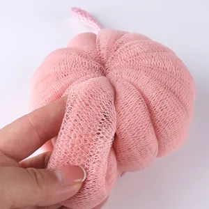 Éponge de douche rose en forme de citrouille, filet exfoliant doux pour le bain familial.