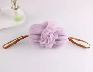 Gran esponja de baño de malla morada con asas largas marrones, exfoliante corporal suave para ducha diaria.