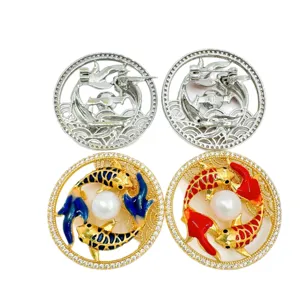 Modieuze dubbele karper parel broche emaillen strass design stijlvolle sieraden accessoires