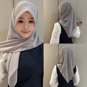 Hijab en mousseline de soie unie avec nœud strass, élégant foulard carré pour femmes.