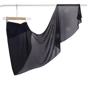 Prachtige strass stip chiffon gesplitste hoofddoek detail weergave, elegant zacht sjaal ontwerp.