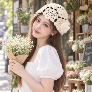 Bonnet beanie floral creux doux détail, couvre-chef au crochet tricoté tendance pour femmes.