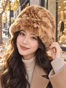 Cappello da pescatore in morbido peluche di pelliccia per donna inverno stile.