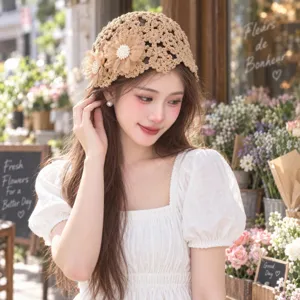 Détail bonnet crocheté floral, style coréen beige en maille ajourée, léger pour l'été très élégant.