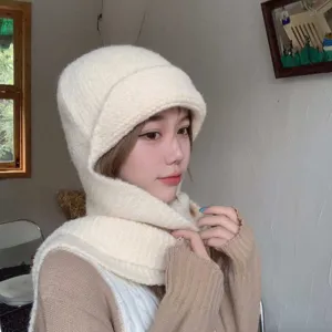 Cagoule tricotée confortable et écharpe pour femme, jolie capuche chaude d'hiver pour le cou.