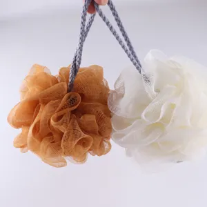 Esponja de ducha de malla suave con cuerda, puff de baño grande bicolor para la limpieza corporal.