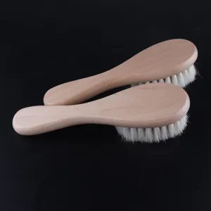 Ensemble de brosse de bain pour le visage en bois à poils doux pour bébé soin quotidien.