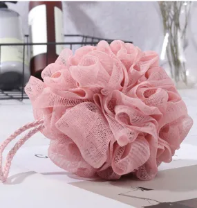 Grand pouf de bain rose doux éponge en filet avec cordon pour le lavage corporel quotidien