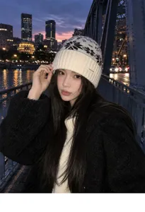 100% wool Fair Isle knit beanie hat for women, winter warm slouchy skull cap with snowflake pattern.
