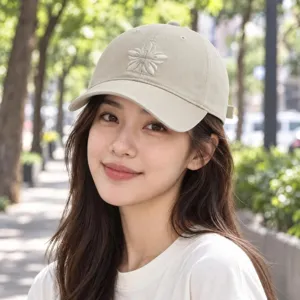 Beigefarbene bestickte Baseballcap für Damen, breite Krempe winddichte Mütze im Alltag.