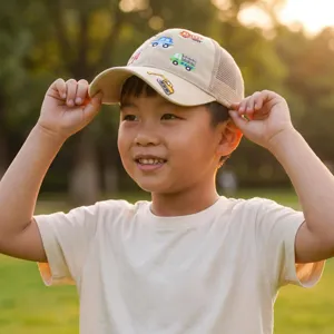 Casquette de baseball respirante pour enfants d'été avec broderie de voitures pour les garçons.