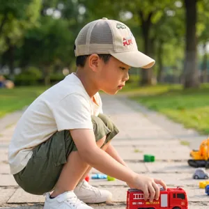 Casquette de baseball respirante pour enfants avec broderie de voiture, idéale pour l'été.