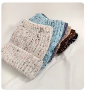 Berretto in maglia con orecchie di gatto in misto lana, morbido cappello invernale caldo chic.