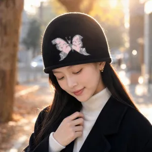 Retro farfalla ricamo peluche slouchy berretto donne inverno caldo lavorato a maglia cappello elegante